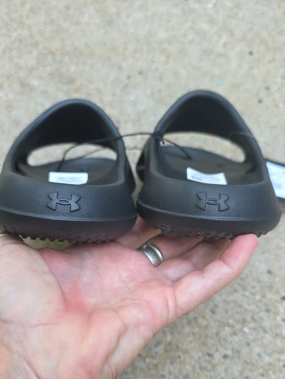 NWT Under Armour Black Locker V Slides Sandals Size 4 Youth